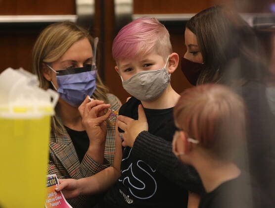 November 23, 2021, Toronto, on, Canada: Children who are part of the Hospital for Sick Children family between the ages of 5 and 11 years of age are some of the first to get vaccinated for COVID-19 at the Metro Toronto Convention Centre, in Toronto, Tuesday, Nov. 23, 2021. Toronto Canada  - ZUMAc35_ 20211123_zaf_c35_263 Copyright: xStevexRussellx