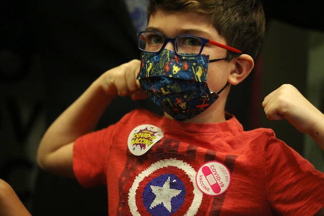 November 23, 2021, Toronto, on, Canada: Children who are part of the Hospital for Sick Children family between the ages of 5 and 11 years of age are some of the first to get vaccinated for COVID-19 at the Metro Toronto Convention Centre, in Toronto, Tuesday, Nov. 23, 2021. Toronto Canada  - ZUMAc35_ 20211123_zaf_c35_268 Copyright: xStevexRussellx