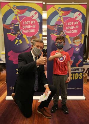November 23, 2021, Toronto, on, Canada: Toronto Mayor John Tory poses with one of the first children in Canada to be vaccinated. Children who are part of the Hospital for Sick Children family between the ages of 5 and 11 years of age are some of the first to get vaccinated for COVID-19 at the Metro Toronto Convention Centre, in Toronto, Tuesday, Nov. 23, 2021. Toronto Canada  - ZUMAc35_ 20211123_zaf_c35_270 Copyright: xStevexRussellx