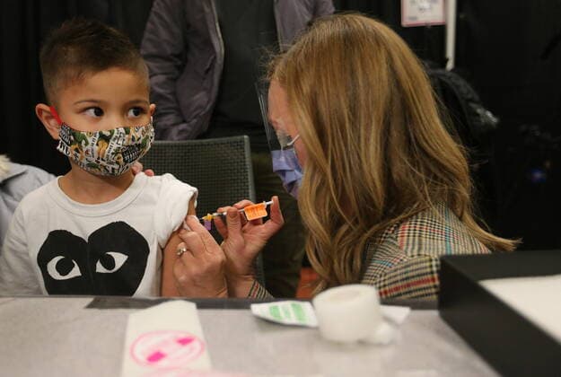 November 23, 2021, Toronto, on, Canada: Children who are part of the Hospital for Sick Children family between the ages of 5 and 11 years of age are some of the first to get vaccinated for COVID-19 at the Metro Toronto Convention Centre, in Toronto, Tuesday, Nov. 23, 2021. Toronto Canada  - ZUMAc35_ 20211123_zaf_c35_275 Copyright: xStevexRussellx