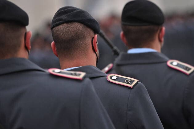 Bundeswehr plans compulsory vaccination archive photo Solemn ceremony of the recruits in front of the Nymphenburg Palace in Munich symbol photo rank, ranks, servicemen and servicewomen swear their allegiance on 12 11 2021