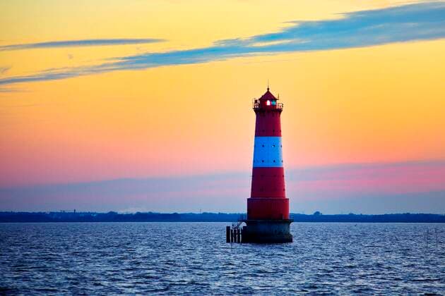  Leuchtturm Arngast beim Sonnenuntergang im Jagebusen, Kultur- und Baudenkmal, Nordsee, Niedersachsen, Deutschland, Europa *** Lighthouse Arngast at sunset in the Jagebusen, culture and architectural monument, North Sea, Lower Saxony, Germany, Europe Copyright: imageBROKER/StefanxZiese iblszi07173705.jpg