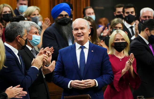 November 24, 2021, Ottawa, on, Canada: Conservative Leader Erin O Toole is applauded by his party as he rises during question period in the House of Commons on Parliament Hill in Ottawa on Wednesday, Nov. 24, 2021. Ottawa Canada  - ZUMAc35_ 20211124_zaf_c35_105 Copyright: xSeanxKilpatrickx