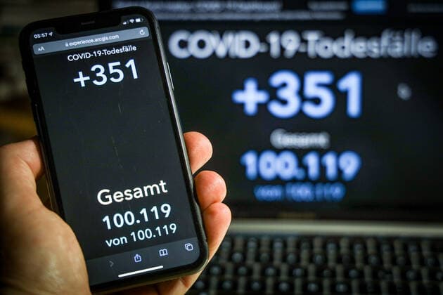 Coronavirus in Germany Covid 19 Dashboard of the Robert Koch Institute Germany has crossed the threshold of 100 000 corona deaths 25 11 2021 Robert Koch Institute 7 days Incidence 419.7 7 days Number of cases 349 034 COVID 19 cases 5 573 756 Addition of 75 961 compared to the previous day COVID 19 deaths 100 119 Addition of 351 compared to the previous day