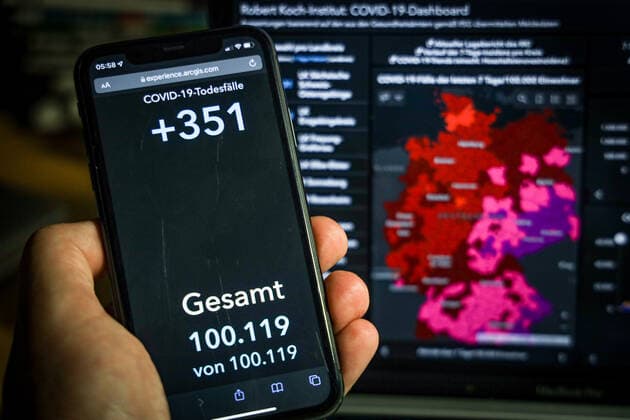 Coronavirus in Germany Covid 19 Dashboard of the Robert Koch Institute Germany has crossed the threshold of 100 000 corona deaths 25 11 2021 Robert Koch Institute 7 days Incidence 419.7 7 days Number of cases 349 034 COVID 19 cases 5 573 756 Addition of 75 961 compared to the previous day COVID 19 deaths 100 119 Addition of 351 compared to the previous day