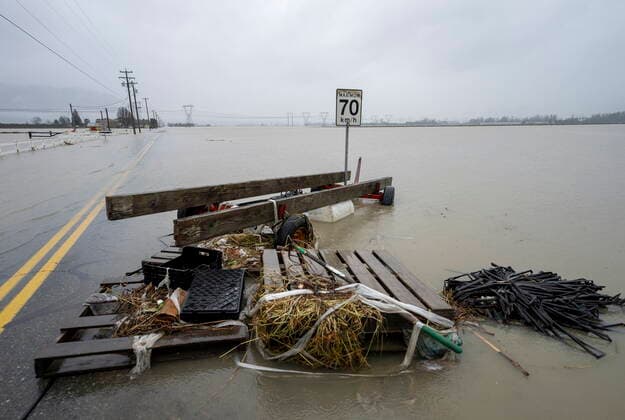 November 25, 2021, ABBOTSFORD, BC, CANADA: Debris is pictured along a flooded road in Abbotsford, B.C., Thursday, November 25, 2021. ABBOTSFORD CANADA  - ZUMAc35_ 20211125_zaf_c35_110 Copyright: xJonathanxHaywardx
