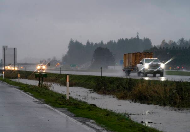 November 25, 2021, ABBOTSFORD, BC, CANADA: Traffic moves along highway 1 between Abbotsford and Chilliwack after it was closed for the past 11 days in Abbotsford, B.C., Thursday, November 25, 2021. ABBOTSFORD CANADA  - ZUMAc35_ 20211125_zaf_c35_111 Copyright: xJonathanxHaywardx