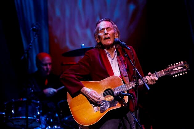 November 25, 2021, TORONTO, ON, Canada: Gordon Lightfoot performs during the first concert at the newly re-opened Massey Hall in Toronto, Thursday, Nov. 25, 2021. TORONTO Canada  - ZUMAc35_ 20211125_zaf_c35_135 Copyright: xColexBurstonx