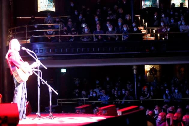 November 25, 2021, TORONTO, ON, Canada: People watch from their seats as Gordon Lightfoot performs during the first concert at the the newly re-opened Massey Hall in Toronto, Thursday, Nov. 25, 2021. TORONTO Canada  - ZUMAc35_ 20211125_zaf_c35_144 Copyright: xColexBurstonx