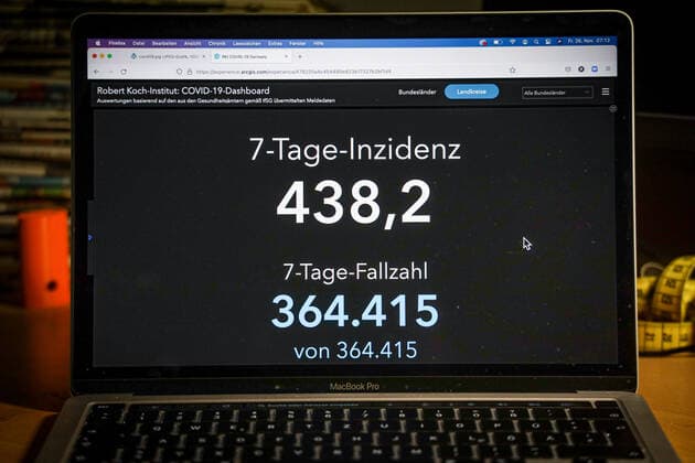 Coronavirus in Germany Covid 19 Dashboard of the Robert Koch Institute 26 11 2021 Robert Koch Institute 7 days Incidence 438.2 7 days Number of cases 364 415 COVID 19 cases 5 650 170 Addition of 76 414 compared to previous day COVID 19 deaths 100 476 Addition of 357 compared to previous day