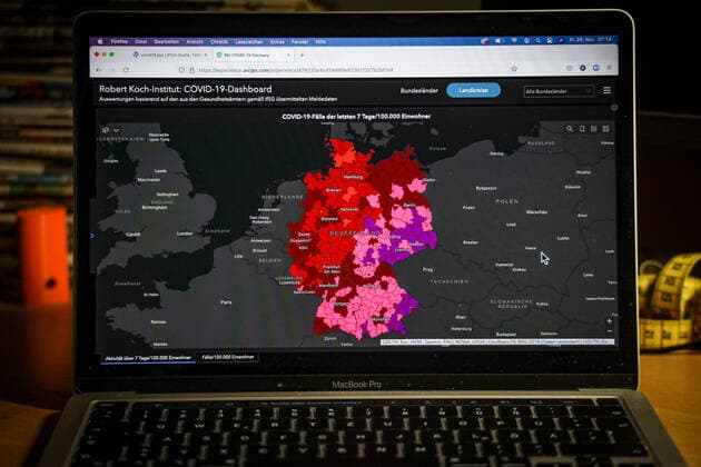 Coronavirus in Germany Covid 19 Dashboard of the Robert Koch Institute 26 11 2021 Robert Koch Institute 7 days Incidence 438.2 7 days Number of cases 364 415 COVID 19 cases 5 650 170 Addition of 76 414 compared to previous day COVID 19 deaths 100 476 Addition of 357 compared to previous day