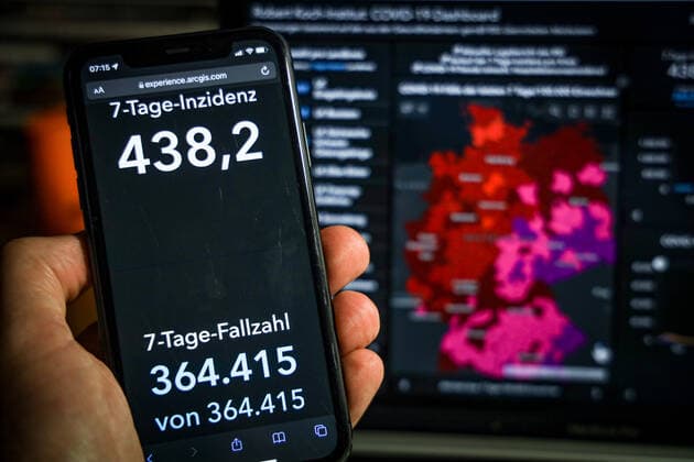 Coronavirus in Germany Covid 19 Dashboard of the Robert Koch Institute 26 11 2021 Robert Koch Institute 7 days Incidence 438.2 7 days Number of cases 364 415 COVID 19 cases 5 650 170 Addition of 76 414 compared to previous day COVID 19 deaths 100 476 Addition of 357 compared to previous day