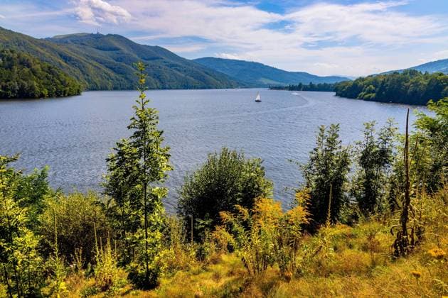 Panoramic view of Miedzybrodzkie Lake and Beskidy Mountains with Gora Zar mountain near Zywiec in Silesia region of Poland  BEW1DE73C34