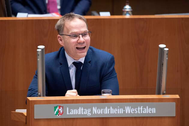 Dr Christian BLEX, AfD faction, during his speech debate on the topic ,,Law on the adoption of the budget of the state of North Rhine-Westphalia for the budget year 2022 Budget Law 2022 ,, 151 Session of the State Parliament of North Rhine-Westphalia, in the State Parliament of North Rhine-Westphalia NRW, Duesseldorf on 24 11 2021,
