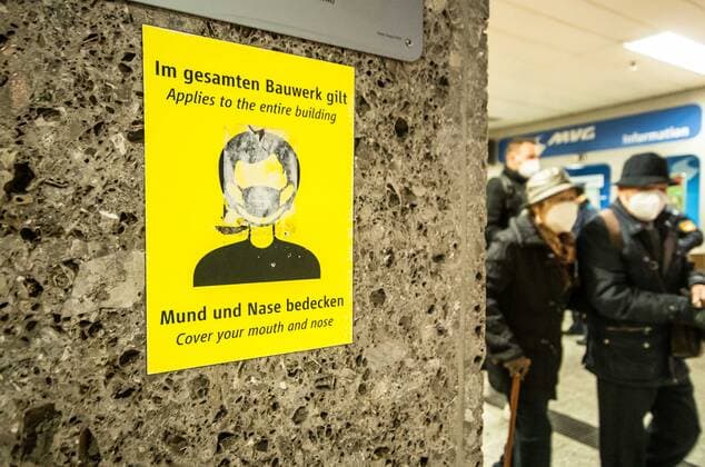 Coronavirus in Bayer, Kontrolle der Masken-Pflicht und 3G Regeln im ÖPNV November 26, 2021, Munich, Bavaria, Germany: Munich police and personnel from the MoÂ¼nchner Verkehrsgesellschaft check passengers exiting at the Stachus station for proof of vaccination or valid testing. Due to controls taking place largely only at Stachus over the past week, anti-maskers and anti-vaxxers have felt relatively safe in trains so long as they avoid the station, using Facebook and Telegram groups to inform others of control points to avoid. Just prior to this scene, anti-maskers simply continued one station further to avoid being stopped by police. Munich Germany - ZUMAb160 20211126_zbp_b160_001 Copyright: xSachellexBabbarx