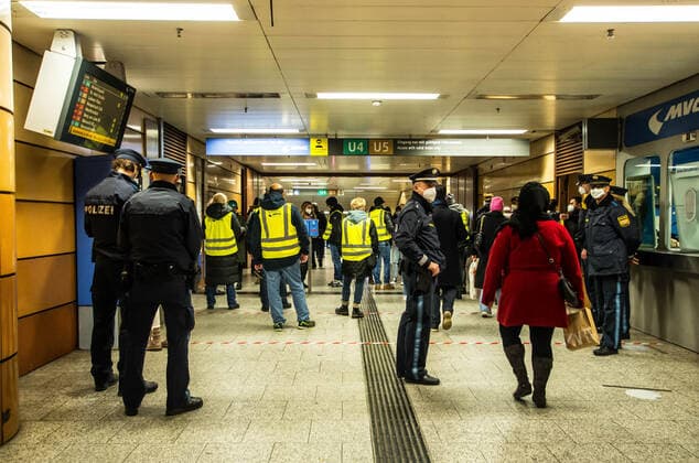 Coronavirus in Bayer, Kontrolle der Masken-Pflicht und 3G Regeln im ÖPNV November 26, 2021, Munich, Bavaria, Germany: Munich police and personnel from the MoÂ¼nchner Verkehrsgesellschaft check passengers exiting at the Stachus station for proof of vaccination or valid testing. Due to controls taking place largely only at Stachus over the past week, anti-maskers and anti-vaxxers have felt relatively safe in trains so long as they avoid the station, using Facebook and Telegram groups to inform others of control points to avoid. Just prior to this scene, anti-maskers simply continued one station further to avoid being stopped by police. Munich Germany - ZUMAb160 20211126_zbp_b160_007 Copyright: xSachellexBabbarx