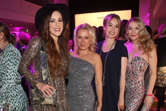 Bilder des Jahres 2021, Entertainment 11 November Entertainment Themen der Woche KW47 Entertainment Bilder des Tages Jasmin Wagner, Nova Meierhenrich, Mareike Fell und Sandra Quadflieg bei der Verleihung vom Emotion Award am 26.11.2021 in Hamburg Emotion Award 2021 in Hamburg *** Jasmin Wagner, Nova Meierhenrich, Mareike Fell and Sandra Quadflieg at the Emotion Award ceremony on 26 11 2021 in Hamburg Emotion Award 2021 in Hamburg 