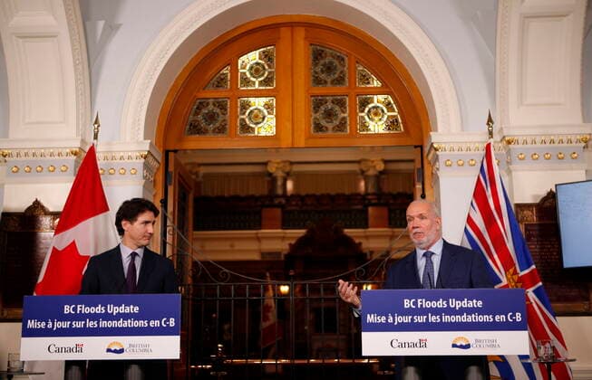 News Themen der Woche KW47 News Bilder des Tages November 26, 2021, VICTORIA, BC, CANADA: Prime Minister Justin Trudeau and Premier John Horgan talk to media about the recent flooding in the province at the legislature during a press conference in Victoria, B.C., on Friday, November 26, 2021. VICTORIA CANADA  - ZUMAc35_ 20211126_zaf_c35_245 Copyright: xChadxHipolitox