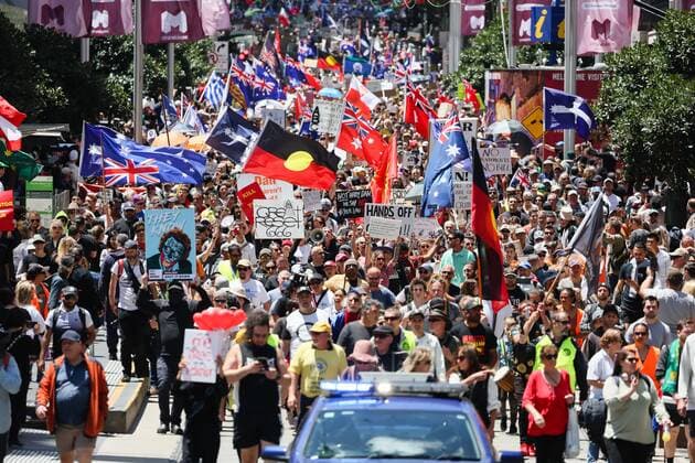 November 27, 2021, Melbourne, Victoria, Australia: Protesters march in the central business district of Melbourne, Australia against proposed state government legislation governing pandemic management powers and vaccine mandates. Melbourne Australia - ZUMAl303 20211127_zaf_l303_009 Copyright: xSydneyxLowx