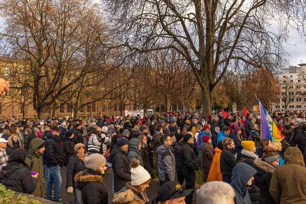 Stuttgart Querdenken 711 Pflegekraefte Demo, Stuttgarter Stadtgarten, 27 11 2021, Querdenken 711 Pflegekraefte Demo, Stuttgarter Stadtgarten, demonstrators with placards, 27 11 2021, Copyright: xDROFITSCH EIBNERx EP_ddh