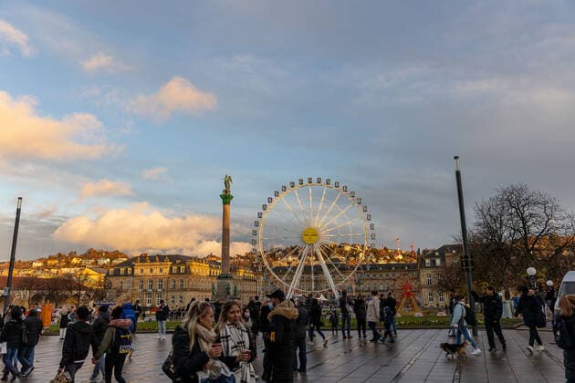 Stuttgart themed pictures dismantling of Stuttgart Christmas market, 27 11 2021, themed pictures dismantling of Stuttgart Christmas market, Ferris wheel at Schlossplatz, 27 11 2021, Copyright: xDROFITSCH EIBNERx EP_ddh