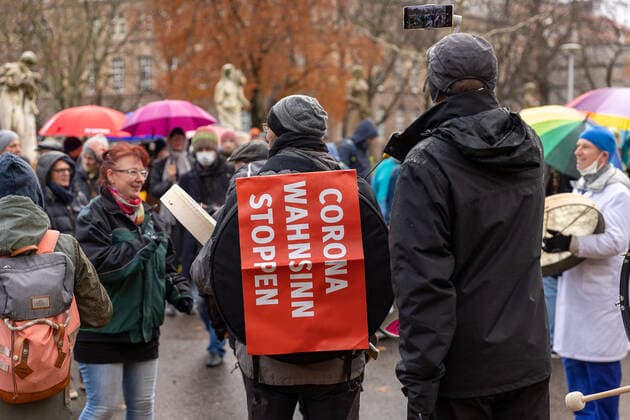 Stuttgart Querdenken 711 Pflegekraefte Demo, Stuttgarter Stadtgarten, 27 11 2021, Querdenken 711 Pflegekraefte Demo, Stuttgarter Stadtgarten, Corona Wahnsinn Stoppen, 27 11 2021, Copyright: xDROFITSCH EIBNERx EP_ddh