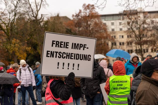 Stuttgart Querdenken 711 Pflegekraefte Demo, Stuttgarter Stadtgarten, 27 11 2021, Querdenken 711 Pflegekraefte Demo, Stuttgarter Stadtgarten, Free Vaccination Decision, 27 11 2021, Copyright: xDROFITSCH EIBNERx EP_ddh