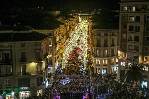 27 de noviembre del 2021 (Malaga) Una carta de amor a Malaga de Maria Casado para encender la Navidad. Vamos a ponerle luz no solo a la Navidad, sino a la vida , afirmo la periodista en el momento en que ha pulsado el boton del encendido de la Navidad, momento en el que estaba acompanada del alcalde de Malaga, Francisco de la Torre, la edil de Fiestas, Teresa Porras, y miembros de la Corporacion municipal. Casado agradecio la oportunidad de encender el alumbrado en Malaga: Hoy es un dia especial, estoy orgullosa, estoy agradecida, porque me hacÃ is sentir una malaguena mas desde el primer dia que pisÃ esta ciudad . Los atardeceres en los Banos del Carmen, la Esperanza y el Cautivo, el incienso, el romero - que se vaya lo mal  FOTOSxLORENZOxCARNERO CORDONPRESS