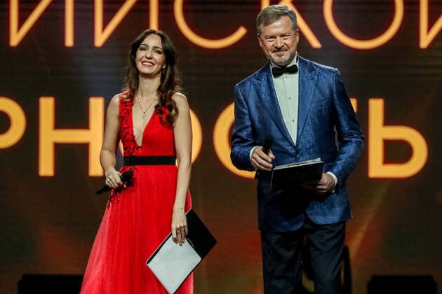 MOSCOW, RUSSIA â€“ NOVEMBER 28, 2021: TV personalities Valeria Lanskaya (L) and Valdis Pelss host the 7th award ceremony for the â€˜For Fidelity To Scienceâ€™ Prize at the State Kremlin Palace. The For Fidelity to Science Prize is awarded annually for outstanding contribution to scientific communication and promotion of science and the prestige of scientists and engineers in Russia. Sergei Karpukhin TASS  TS119E48