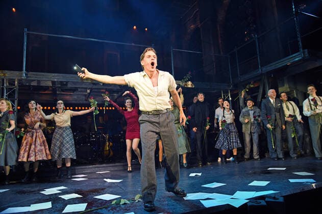 Bilder des Jahres 2021, Entertainment 11 November Entertainment Themen der Woche KW47 Entertainment Bilder des Tages Der Cast bei der Ku™damm 56 - Das Musical Premiere im Stage Theater des Westens in Berlin am 28.11.2021 *** The cast at the Ku™damm 56 Das Musical premiere at the Stage Theater des Westens in Berlin on 28 11 2021