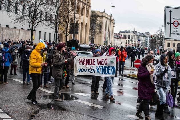 November 28, 2021, Munich, Bavaria, Germany: Despite southern Bavaria being in the clutches of a brutal fourth wave and beingnonnthe cusp of a Delta and Omicron Winter, Corona deniers from throughout Germany banded together without respecting any of the infection control regulations to memorialize disgraced former police officer and conspiracy theorist Karl Hilz who died after being reported by those in his circles as a pneumonia . Since Hilz s death, numerous grifters from the Querdenker scene with little to no connection to him have claimed knowing him and have even tried to raise funds in his name. Munich Germany - ZUMAb160 20211128_zbp_b160_018 Copyright: xSachellexBabbarx