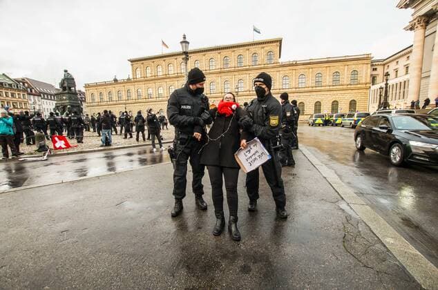 November 28, 2021, Munich, Bavaria, Germany: Munich police detain Corona deniers who refused to comply with requests to distance and wear masks. In numerous cases, the police were insulted and even appeared to have been assaulted. Despite southern Bavaria being in the clutches of a brutal fourth wave and beingnonnthe cusp of a Delta and Omicron Winter, Corona deniers from throughout Germany banded together without respecting any of the infection control regulations to memorialize disgraced former police officer and conspiracy theorist Karl Hilz who died after being reported by those in his circles as a pneumonia . Since Hilz s death, numerous grifters from the Querdenker scene with little to no connection to him have claimed knowing him - ZUMAb160 20211128_zbp_b160_036 Copyright: xSachellexBabbarx