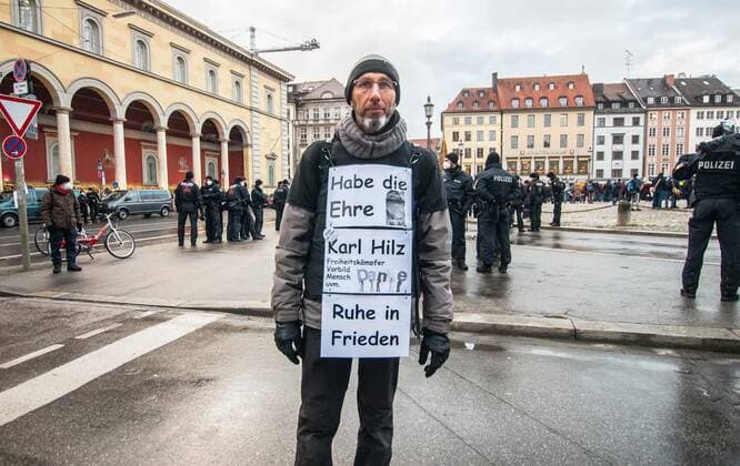 November 28, 2021, Munich, Bavaria, Germany: Despite southern Bavaria being in the clutches of a brutal fourth wave and beingnonnthe cusp of a Delta and Omicron Winter, Corona deniers from throughout Germany banded together without respecting any of the infection control regulations to memorialize disgraced former police officer and conspiracy theorist Karl Hilz who died after being reported by those in his circles as a pneumonia . Since Hilz s death, numerous grifters from the Querdenker scene with little to no connection to him have claimed knowing him and have even tried to raise funds in his name. Munich Germany - ZUMAb160 20211128_zbp_b160_039 Copyright: xSachellexBabbarx