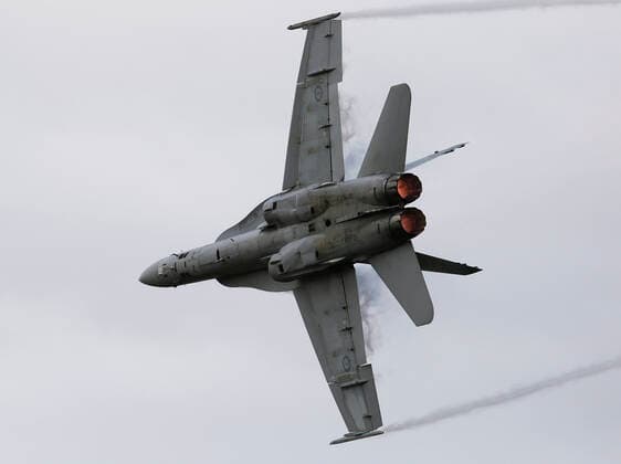 RAAF CLASSIC HORNET RETIREMENT, Group Captain Jason Easthope during a flight display in an F A-18 during a retirement ceremony of the F A-18A B Classic Hornet fighter aircraft at RAAF Base Williamtown, Williamtown, NSW, Monday, November 29, 2021. ( NO ARCHIVING, EDITORIAL USE ONLY, NO USE IN BOOKS WITHOUT CONSENT WILLIAMTOWN NSW AUSTRALIA  Copyright: xDARRENxPATEMANx 20211129001601209310