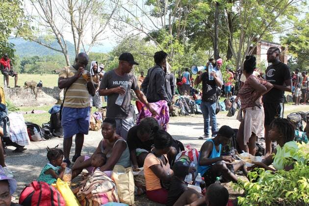 Mexiko, Migranten in Chiapas Central American migrants rest during a caravan today, in the municipality of Escuintla, Chiapas state, Mexico, 28 November 2021. Two caravans of migrants, of the three that left the city of Tapachula (southeastern state of Chiapas) two days ago, disintegrated this Sunday after the migrants, mostly Haitians, surrendered to Mexican authorities. EFE Juan Manuel Blanco Two caravans of migrants end when they surrender to Mexican authorities !ACHTUNG: NUR REDAKTIONELLE NUTZUNG!  Copyright: xJuanxManuelxBlancox MEX8403 20211128-83a9fb8c6135184eb5bbf59cce1fd2154c5d61fc