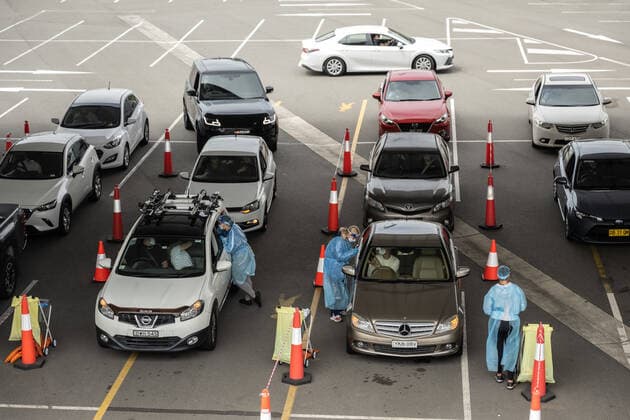 NSW COVID19 OMICRON STRAIN, Healthcare workers adminstering COVID-19 tests at a drive through test centre in Sydney, Monday, November 29, 2021. The Omicron COVID-19 variant has arrived in Australia after testing confirmed two overseas travellers who arrived in Sydney were infected with the new strain. ( NO ARCHIVING, EDITORIAL USE ONLY, NO USE IN BOOKS WITHOUT CONSENT SYDNEY NSW AUSTRALIA  Copyright: xJAMESxGOURLEYx 20211129001601234508