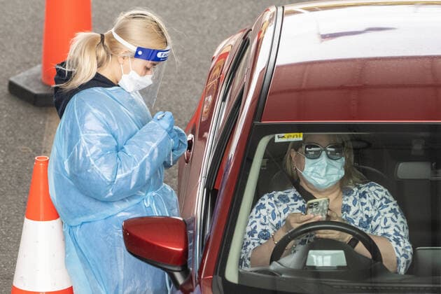 NSW COVID19 OMICRON STRAIN, Healthcare workers adminstering COVID-19 tests at a drive through test centre in Sydney, Monday, November 29, 2021. The Omicron COVID-19 variant has arrived in Australia after testing confirmed two overseas travellers who arrived in Sydney were infected with the new strain. ( NO ARCHIVING, EDITORIAL USE ONLY, NO USE IN BOOKS WITHOUT CONSENT SYDNEY NSW AUSTRALIA  Copyright: xJAMESxGOURLEYx 20211129001601234789