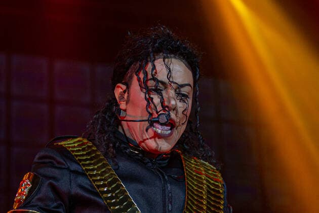 SÃO PAULO, SP - 28.11.2021: TRIBUTO AO REI DO POP - The artist Rodrigo Teaser presents the Tribute to the King of Pop, in honor of Michael Jackson, the show took place this Sunday night, at Tom Brasil, in São Paulo, November 28th. x2148468x  VanxCampos