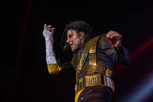SÃO PAULO, SP - 28.11.2021: TRIBUTO AO REI DO POP - The artist Rodrigo Teaser presents the Tribute to the King of Pop, in honor of Michael Jackson, the show took place this Sunday night, at Tom Brasil, in São Paulo, November 28th. x2148470x  VanxCampos