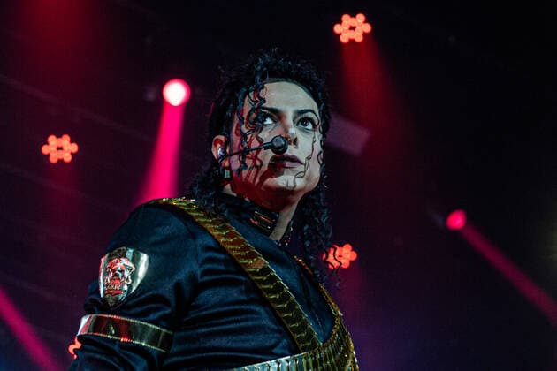 SÃO PAULO, SP - 28.11.2021: TRIBUTO AO REI DO POP - The artist Rodrigo Teaser presents the Tribute to the King of Pop, in honor of Michael Jackson, the show took place this Sunday night, at Tom Brasil, in São Paulo, November 28th. x2148474x  VanxCampos