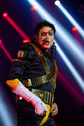 SÃO PAULO, SP - 28.11.2021: TRIBUTO AO REI DO POP - The artist Rodrigo Teaser presents the Tribute to the King of Pop, in honor of Michael Jackson, the show took place this Sunday night, at Tom Brasil, in São Paulo, November 28th. x2148478x  VanxCampos