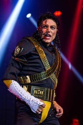 SÃO PAULO, SP - 28.11.2021: TRIBUTO AO REI DO POP - The artist Rodrigo Teaser presents the Tribute to the King of Pop, in honor of Michael Jackson, the show took place this Sunday night, at Tom Brasil, in São Paulo, November 28th. x2148480x  VanxCampos