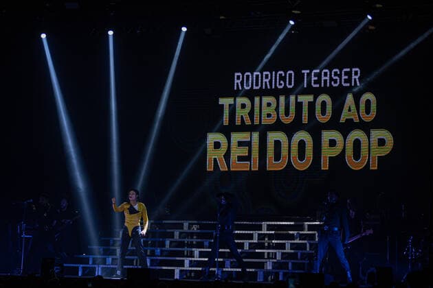 SÃO PAULO, SP - 28.11.2021: TRIBUTO AO REI DO POP - The artist Rodrigo Teaser presents the Tribute to the King of Pop, in honor of Michael Jackson, the show took place this Sunday night, at Tom Brasil, in São Paulo, November 28th. x2148481x  VanxCampos