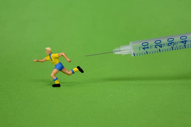 football player figure and syringe football player figure and syringe, 28 11 2021, Borkwalde, Brandenburg, Behind a football player figure is a syringe