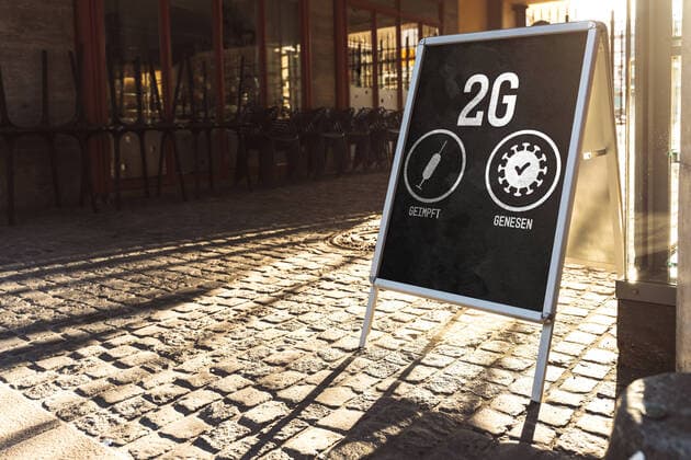 Germany, 29 November 2021: 2G rule, Vaccinated and recovered, Tested and unvaccinated have no access to stores or restaurants, 2G rule 2 G *** 2G Regel, Geimpft und Genesen, Getestet und Ungeimpfte haben keinen Zutritt zu Geschäften oder Restaurants, 2G-Regel 2 G xFOTOMONTAGEx