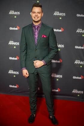 November 29, 2021, London, on, Canada: Ty Hunter poses for photographers on the red carpet at the Canadian Country Music Awards in London, Ont., Monday, Nov. 29, 2021. London Canada  - ZUMAc35_ 20211129_zaf_c35_089 Copyright: xGeoffxRobinsx