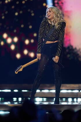 November 29, 2021, London, on, Canada: Lindsay Ell performs at the Canadian Country Music Awards in London, Ont., Monday, Nov. 29, 2021. London Canada  - ZUMAc35_ 20211129_zaf_c35_173 Copyright: xGeoffxRobinsx