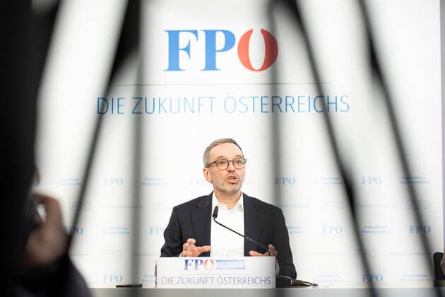 Vienna: FPOE press conference regarding the topic ,,Current developments on corona politics Pressekonferenz FPÖ in Wien zu den aktuellen Entwicklungen in der Corona-Politik. Im Bild: FPÖ-Klubobmann NAbg. Herbert Kickl (FPÖ). Wien, Österreich. 30.11.2021