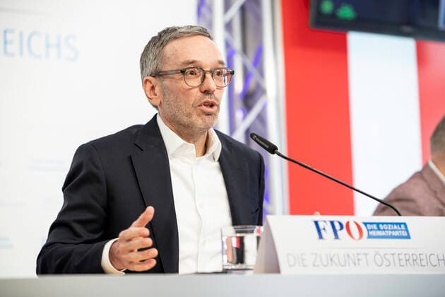Vienna: FPOE press conference regarding the topic ,,Current developments on corona politics Pressekonferenz FPÖ in Wien zu den aktuellen Entwicklungen in der Corona-Politik. Im Bild: FPÖ-Klubobmann NAbg. Herbert Kickl (FPÖ). Wien, Österreich. 30.11.2021