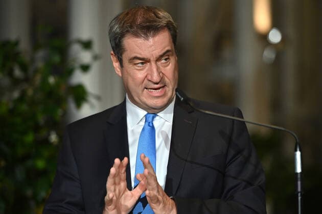 Markus SOEDER Ministerpraesident Bavaria and CSU chairman ,gesture, single picture, cut portrait, portrait, portrait press statement MP Soeder after federal state round to Corona on 30 11 2021 in the state chancellery in Munich